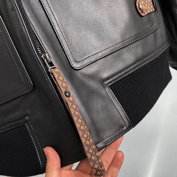 大人気！ルイヴィトン《カーフスキン ボンバージャケット 偽物》黒色 1AFUDU